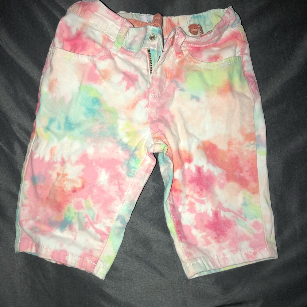 The dye Bermuda shorts